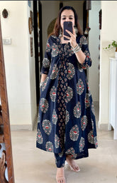 Look straight out of a dreamy movie set as  you turn around and walk in this elegant flaired suit ! The perfect of traditional wear